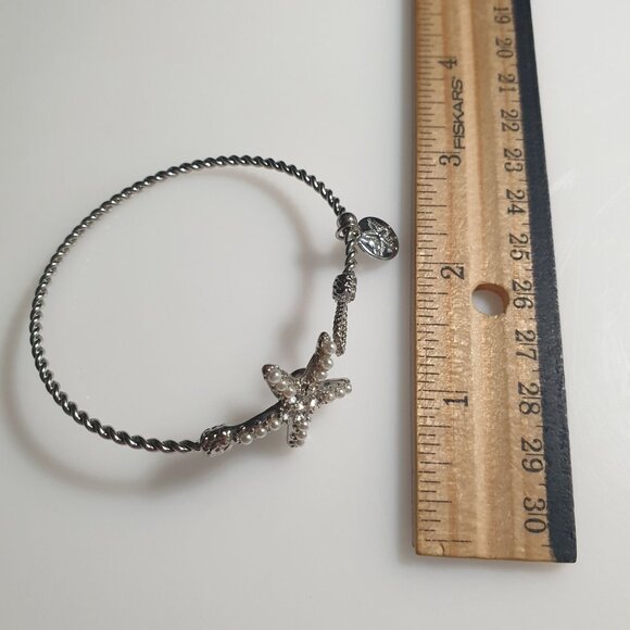 Pearl Starfish Silver Tone Twisted Wire Bracelet Charm Nautical Details Elegant - Picture 3 of 5